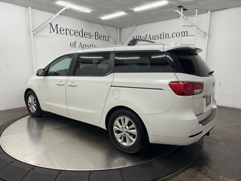 Used 2016 Kia Sedona LX w/ Option Group 020 FWD image 5