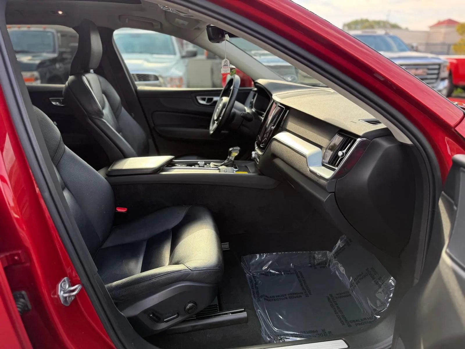 Used 2020 Volvo XC60 T6 Momentum AWD/4WD image 29