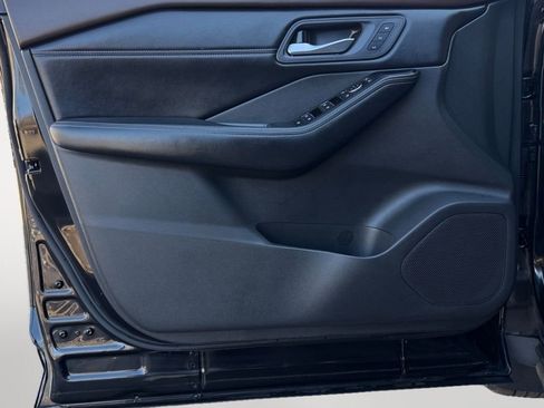 Used 2023 Nissan Rogue SL w/ SL Premium Package image 14