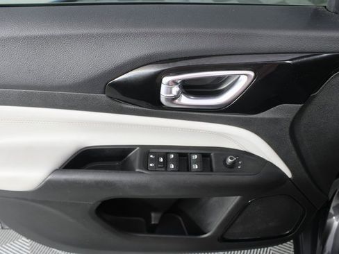 Used 2022 Jeep Compass Limited image 13