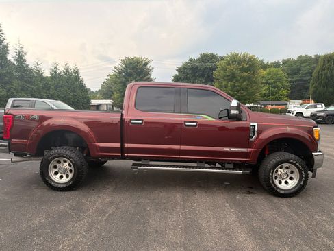 Used 2017 Ford F250 XLT AWD/4WD image 6
