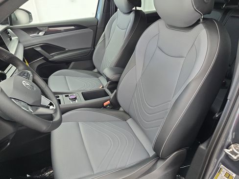 New 2026 Volkswagen Tiguan SE R-Line FWD image 15