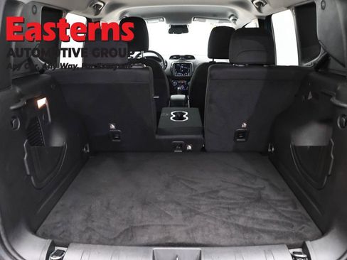 Used 2022 Jeep Renegade Latitude w/ Convenience Group AWD/4WD image 9