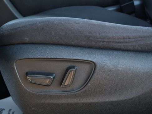 Used 2021 Toyota Highlander L image 29