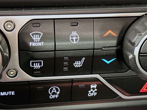 Used 2021 Jeep Gladiator Rubicon w/ Cold Weather Group AWD/4WD image 20