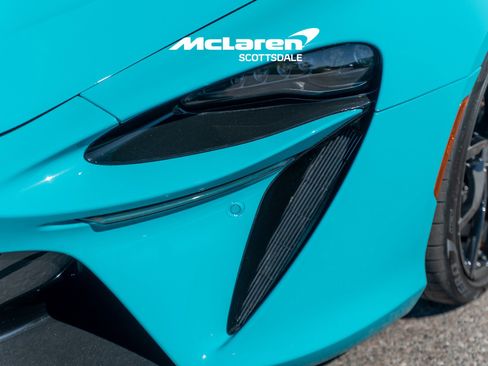Used 2025 McLaren Artura image 20
