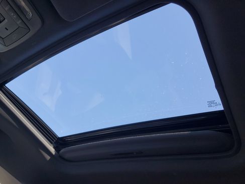 Used 2024 Toyota Sienna Limited image 31