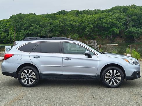 Used 2016 Subaru Outback 2.5i Limited AWD/4WD image 8