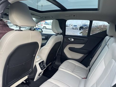Used 2023 Volvo XC40 B5 Plus w/ Driver Assist Package image 38