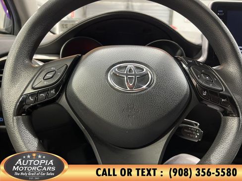 Used 2022 Toyota C-HR XLE FWD image 21