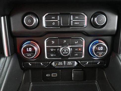 Used 2021 Chevrolet Suburban LT RWD image 24