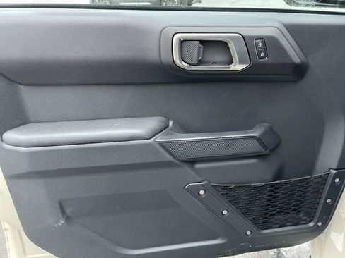 New 2025 Ford Bronco Outer Banks w/ Black Appearance Package image 13