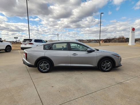 Used 2025 Kia K4 LXS image 7