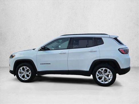 Used 2024 Jeep Compass Latitude image 8