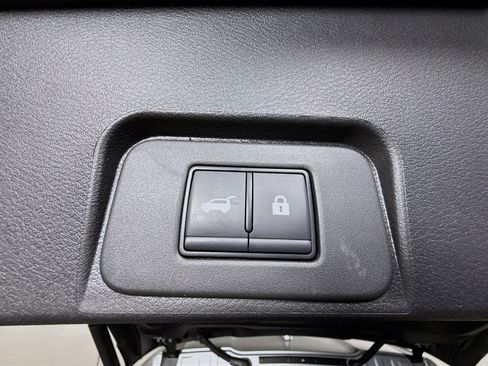 Used 2025 Nissan Rogue SV image 29