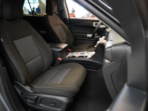 Used 2023 Ford Explorer XLT AWD/4WD image 34