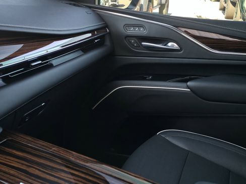 Used 2021 Cadillac Escalade Premium Luxury w/ Driver Assist Tech Package image 29