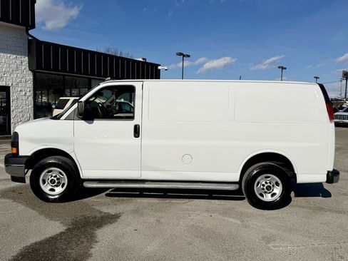 Used 2024 GMC Savana 2500 w/ Driver Convenience Package image 2