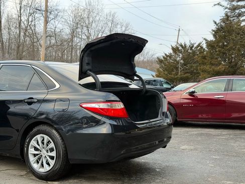 Used 2017 Toyota Camry LE image 31