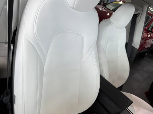 Used 2024 Tesla Model Y Long Range image 12