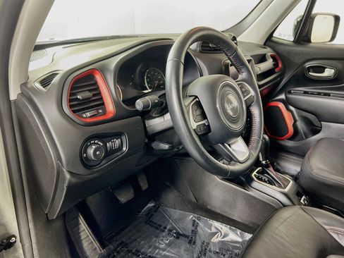 Used 2023 Jeep Renegade Trailhawk w/ Sun/Sound Group AWD/4WD image 9