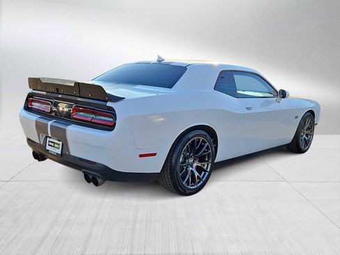 Used 2016 Dodge Challenger SRT w/ Technology Group image 8