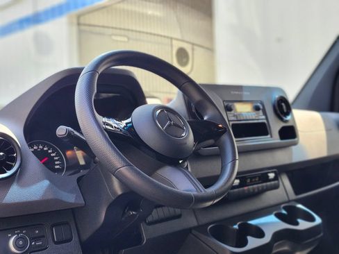 Used 2025 Mercedes-Benz Sprinter 2500 image 17