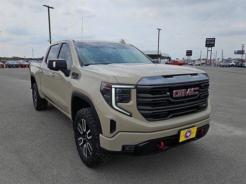 Used 2023 GMC Sierra 1500 AT4 w/ AT4 Premium Package image 7