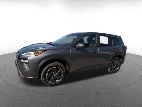 Used 2025 Nissan Rogue SV image 8