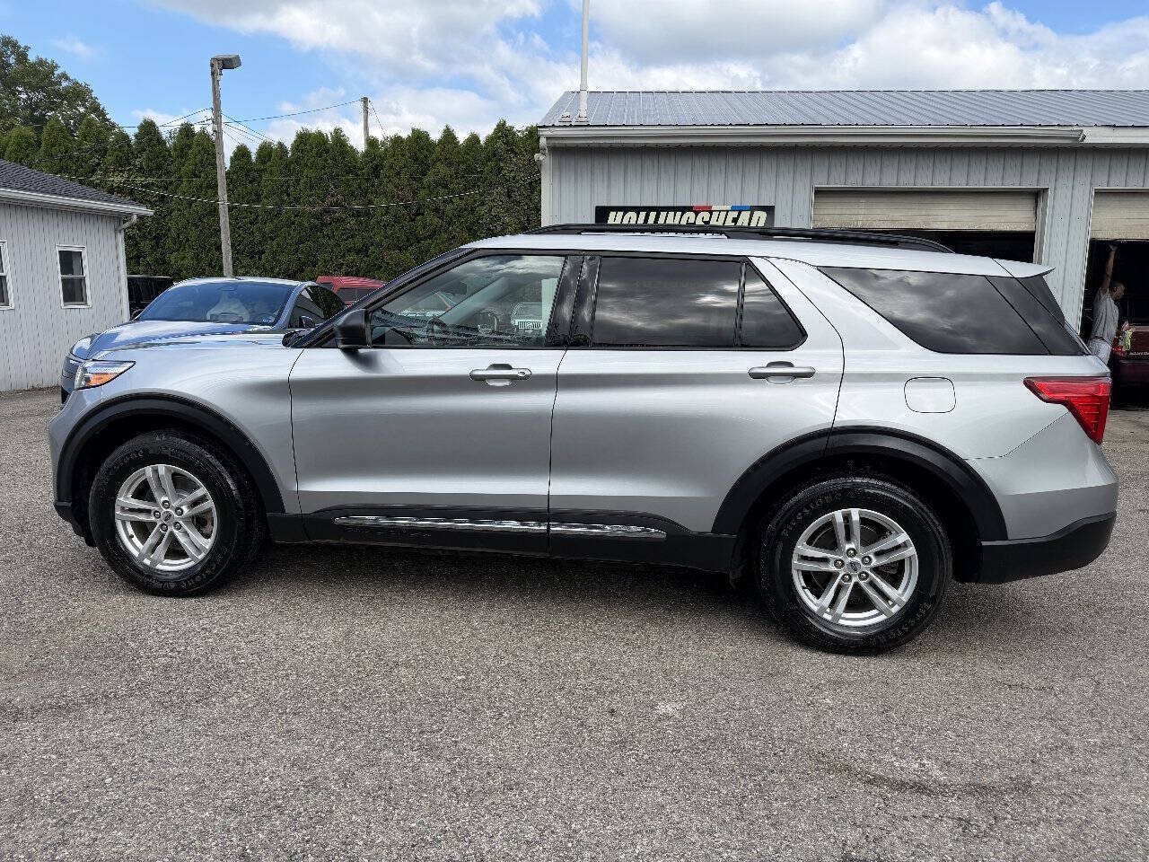 Used 2020 Ford Explorer XLT w/ Equipment Group 202A AWD/4WD image 7