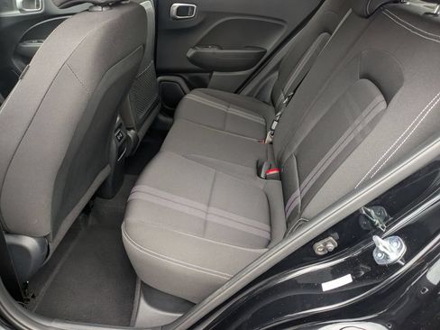 Used 2025 Hyundai Venue SEL FWD image 27