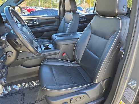 Used 2021 Chevrolet Tahoe Premier w/ Premium Package image 18