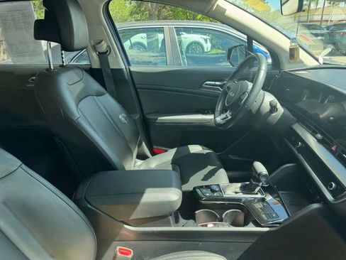 Certified 2023 Kia Sportage EX FWD image 9