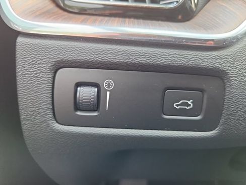 Used 2021 Volvo XC60 T6 Momentum AWD/4WD image 24