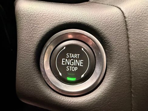 Used 2024 GMC Yukon XL AT4 w/ AT4 Premium Plus Package AWD/4WD image 41