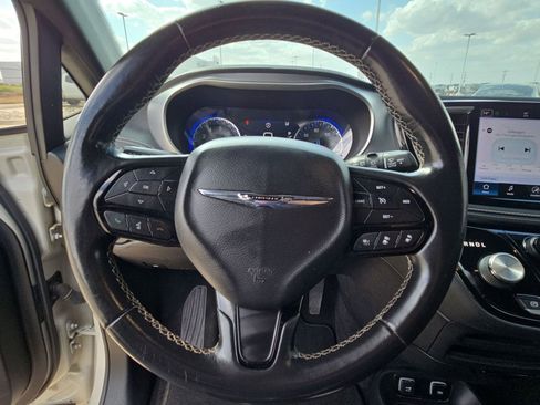 Used 2021 Chrysler Pacifica Touring w/ S Appearance Package image 17