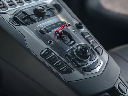 Used 2013 Lamborghini Aventador LP 700-4 image 27