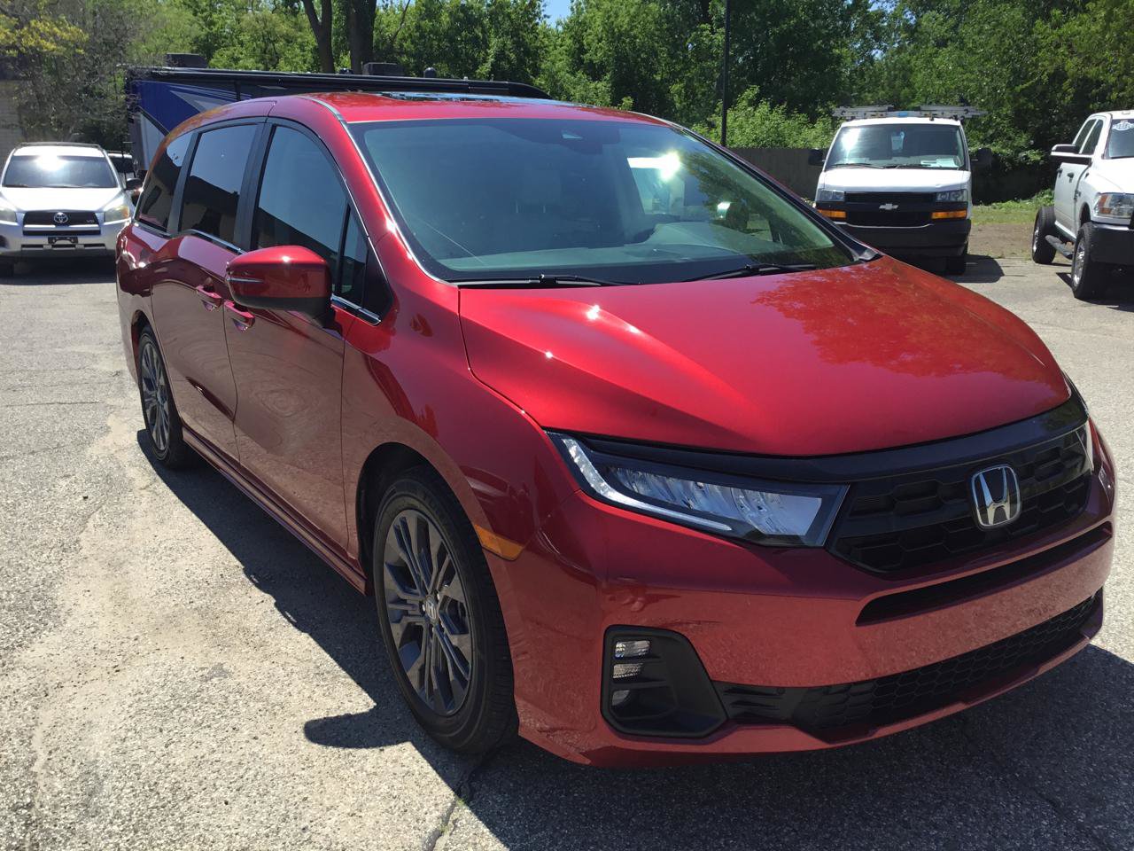 Used 2025 Honda Odyssey Touring image 3
