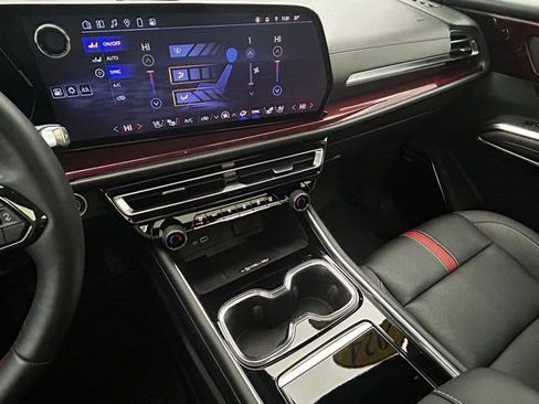 Used 2024 Chevrolet Traverse RS image 32