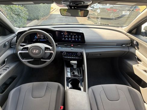 Used 2025 Hyundai Elantra SEL image 34