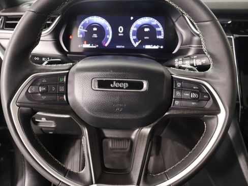 Used 2024 Jeep Grand Cherokee L Altitude AWD/4WD image 3