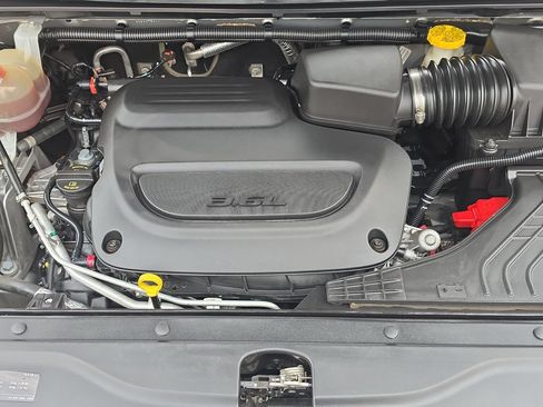Used 2021 Chrysler Voyager Lxi FWD image 23