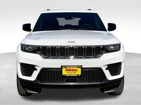 New 2025 Jeep Grand Cherokee Laredo image 12