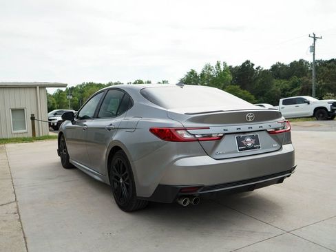 Used 2025 Toyota Camry SE w/ Convenience Package image 4