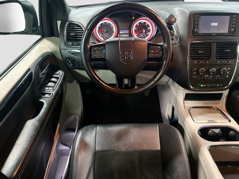 Used 2018 Dodge Grand Caravan SXT image 22