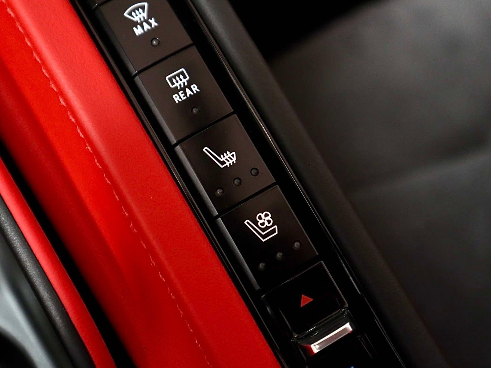 Used 2025 Chevrolet Corvette Z06 RWD image 31