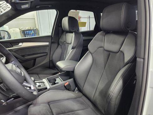 Certified 2024 Audi Q5 e Premium Plus image 12