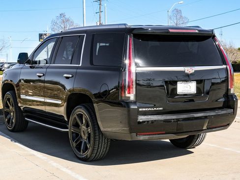 Used 2018 Cadillac Escalade Luxury image 10