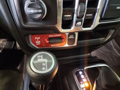 Used 2023 Jeep Gladiator Mojave w/ Cold Weather Group image 24