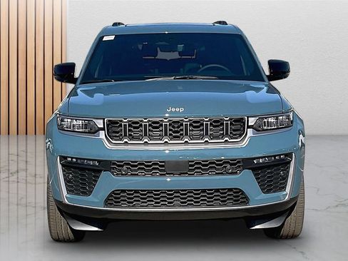 New 2026 Jeep Grand Cherokee L Limited w/ Luxury Tech Group II AWD/4WD image 3